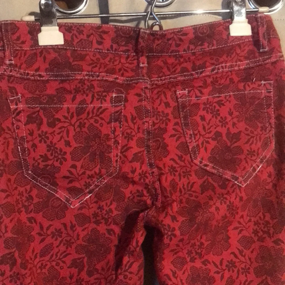 - Womans skinny jeans by cello jeans. Size 9 red with floral print - Picture 5 of 5